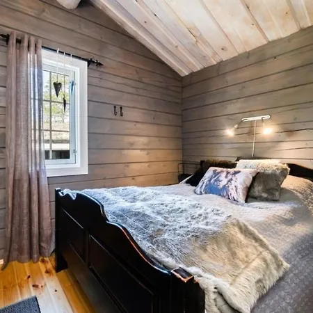펜션 Beautiful Log Cabin At Gautefall