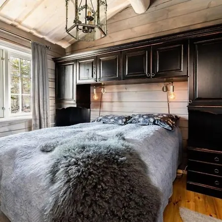 펜션 Beautiful Log Cabin At Gautefall *